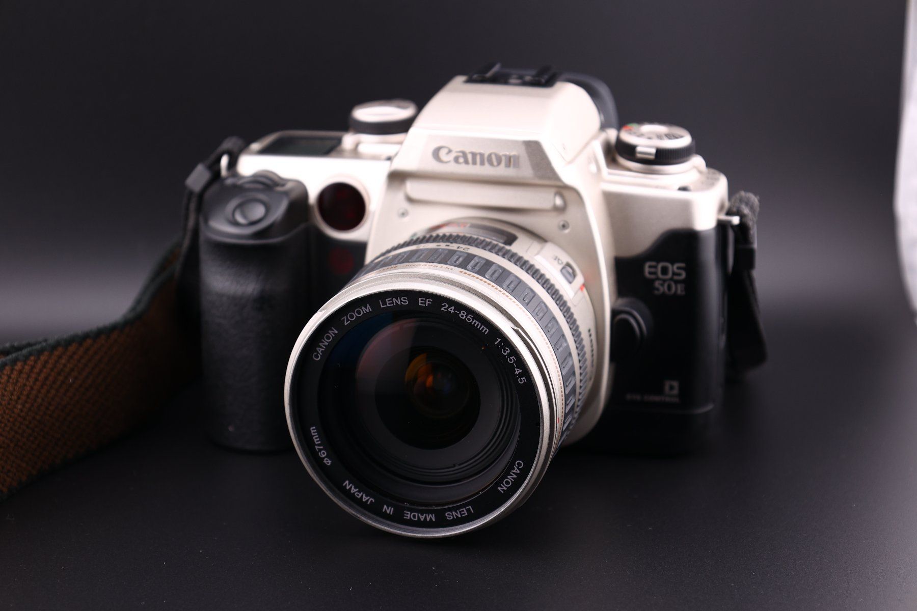 Canon Fotocamera: Canon EOS 50E analog Spiegelreflexkamera mit 24-85mm Obj. – Usato da Eichberg venduto da henrikinch