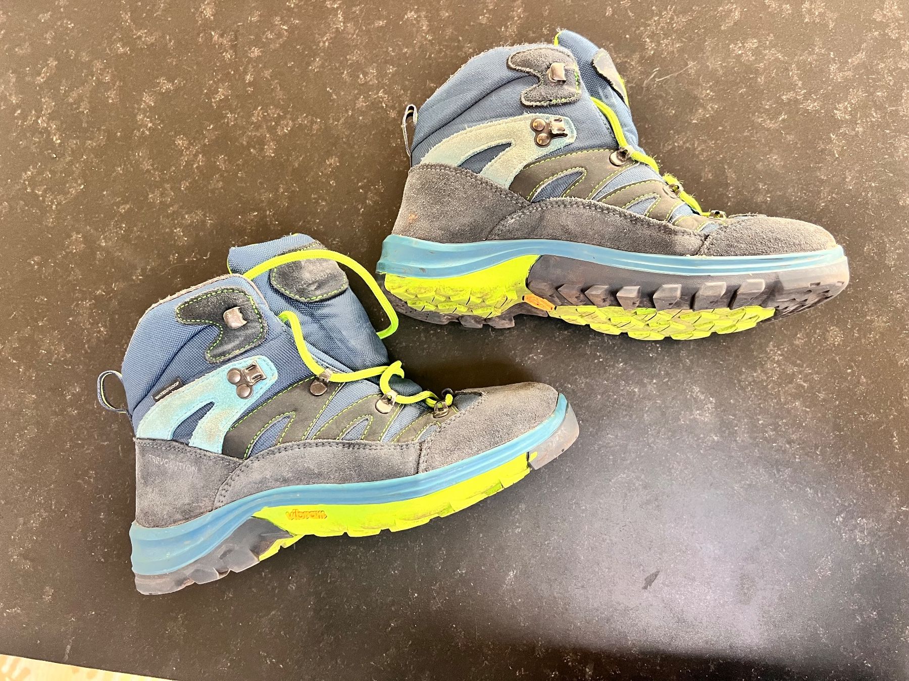 Scarpe per ragazzi: Kinder-Wanderschuhe, waterproof, Gr. 37 – Usato da Muri b. Bern venduto da suedamerika1 1