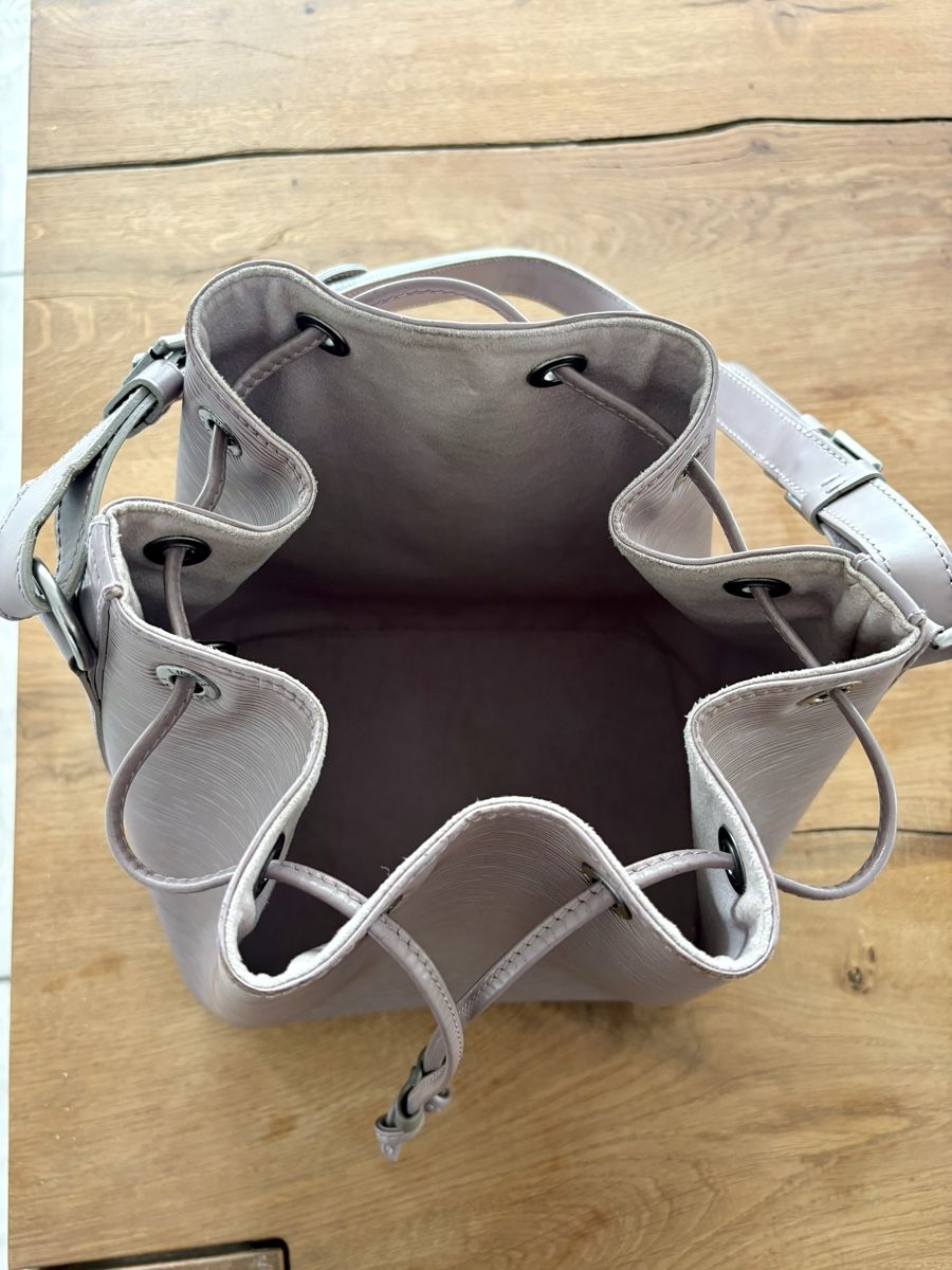 Louis Vuitton Borse da donna: Louis Vuitton Epi Lilac Beuteltasche – Usato da Zufikon venduto da Pustablume 2