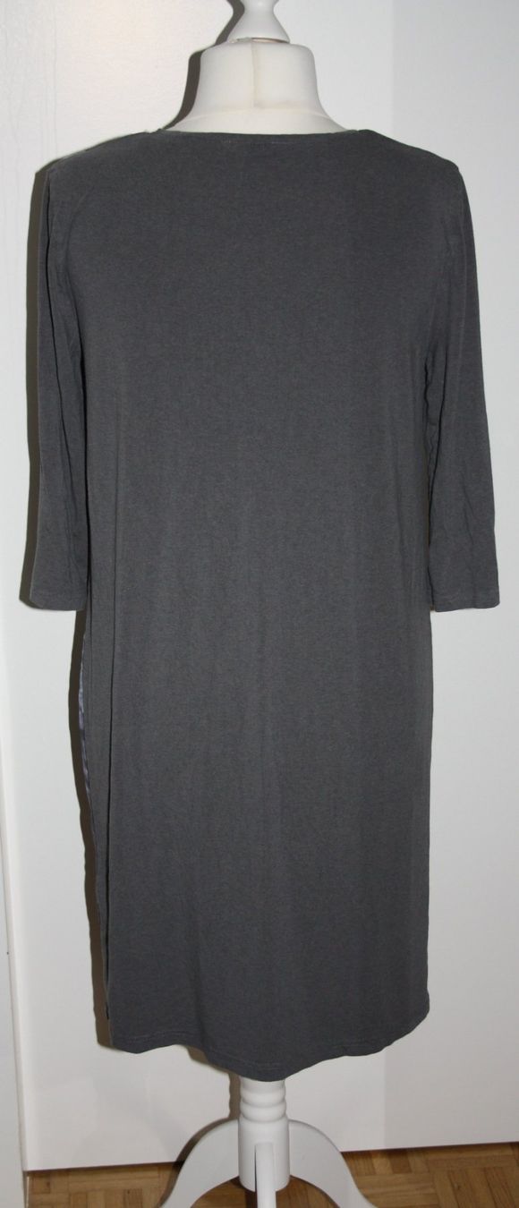 Vestiti: Kleid 3/4Arm grau-bunt Gr. XL – Usato da Flüelen venduto da Diversicum-Textil 1