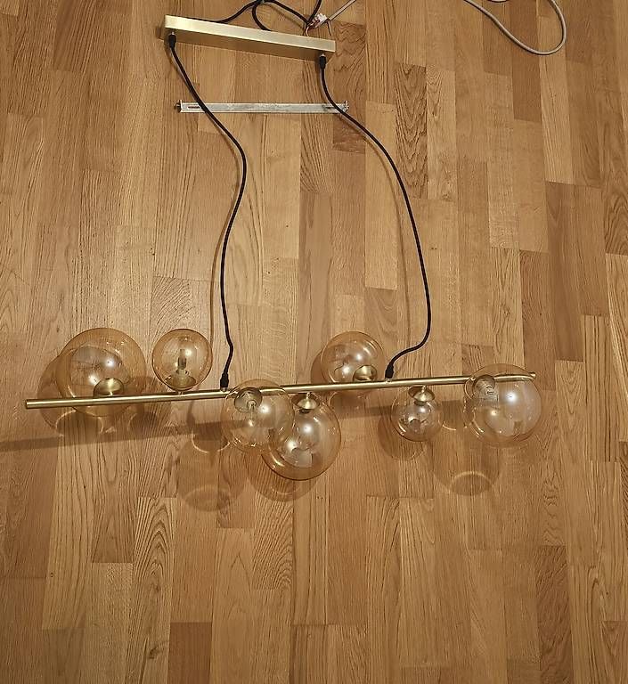 Lustres & lampes de plafonds: Stilvolle Deckenlampe mit 7 Glaskugeln – D'occasion à Zollikofen par Lexxy