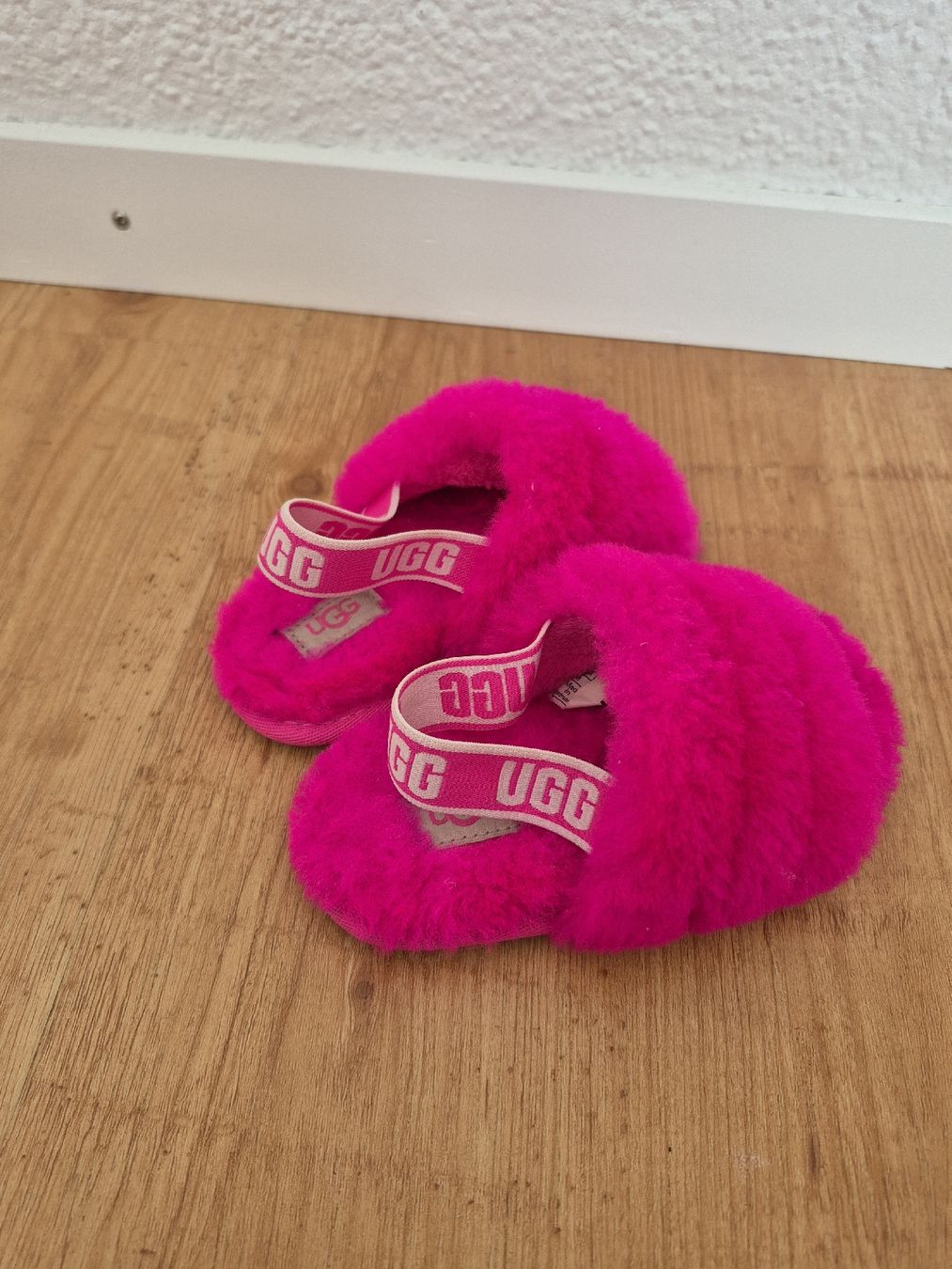 Ugg Scarpe per ragazze: ugg gr. 25 – Usato da Spiez venduto da V.H.K. 1