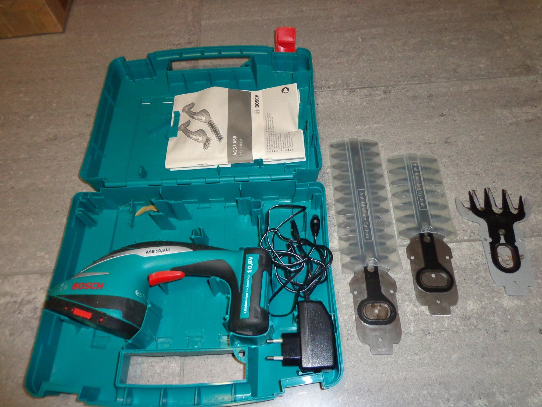 Bosch Tutti gli attrezzi: Strauchschere Bosch ASB 10.8 LI – Usato da Camorino venduto da Dibi7 1