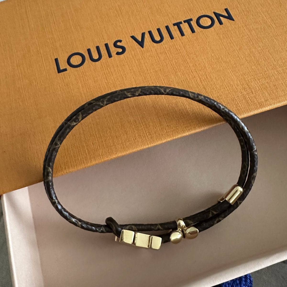 Louis Vuitton Armbänder & -reifen: Louis Vuitton Bloom Armband – Neu (gemäss Beschreibung) aus Zürich von Nomase10. 2