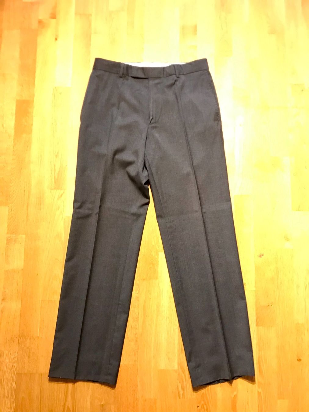 Completi: Costume gris Hugo Boss comme neuf – Nuovo (secondo la descrizione) da Lupfig venduto da GuillaumeReipold 1