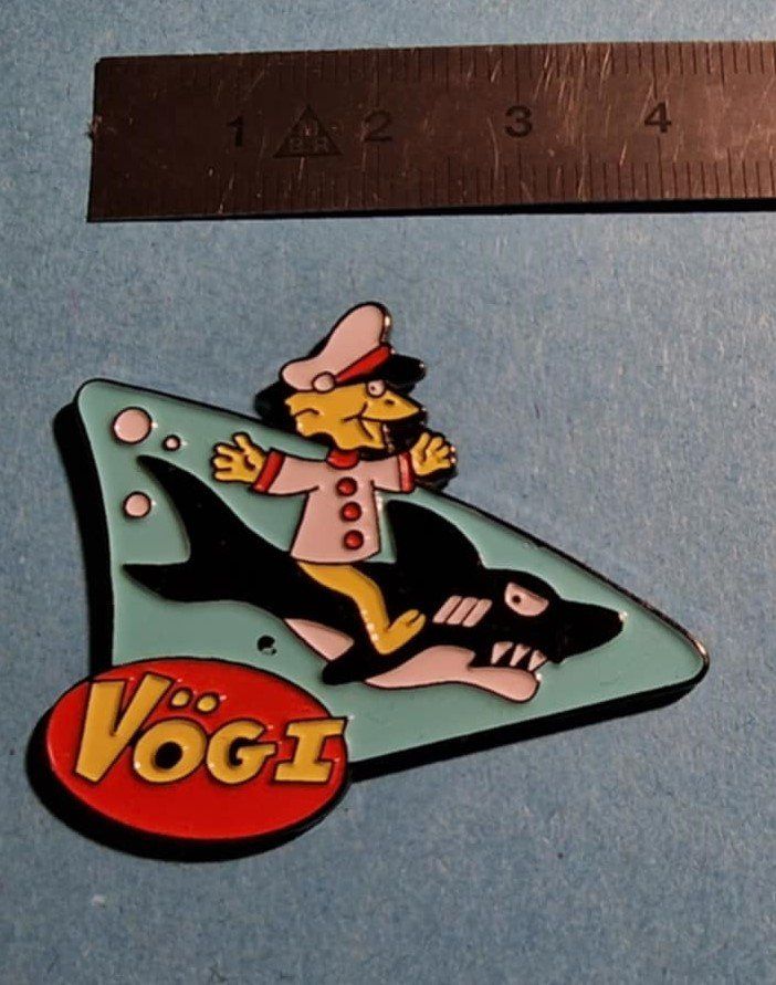 Plaquettes & Badges: Pin Vögi mit Hai gross – D'occasion à Härkingen par specialshapes