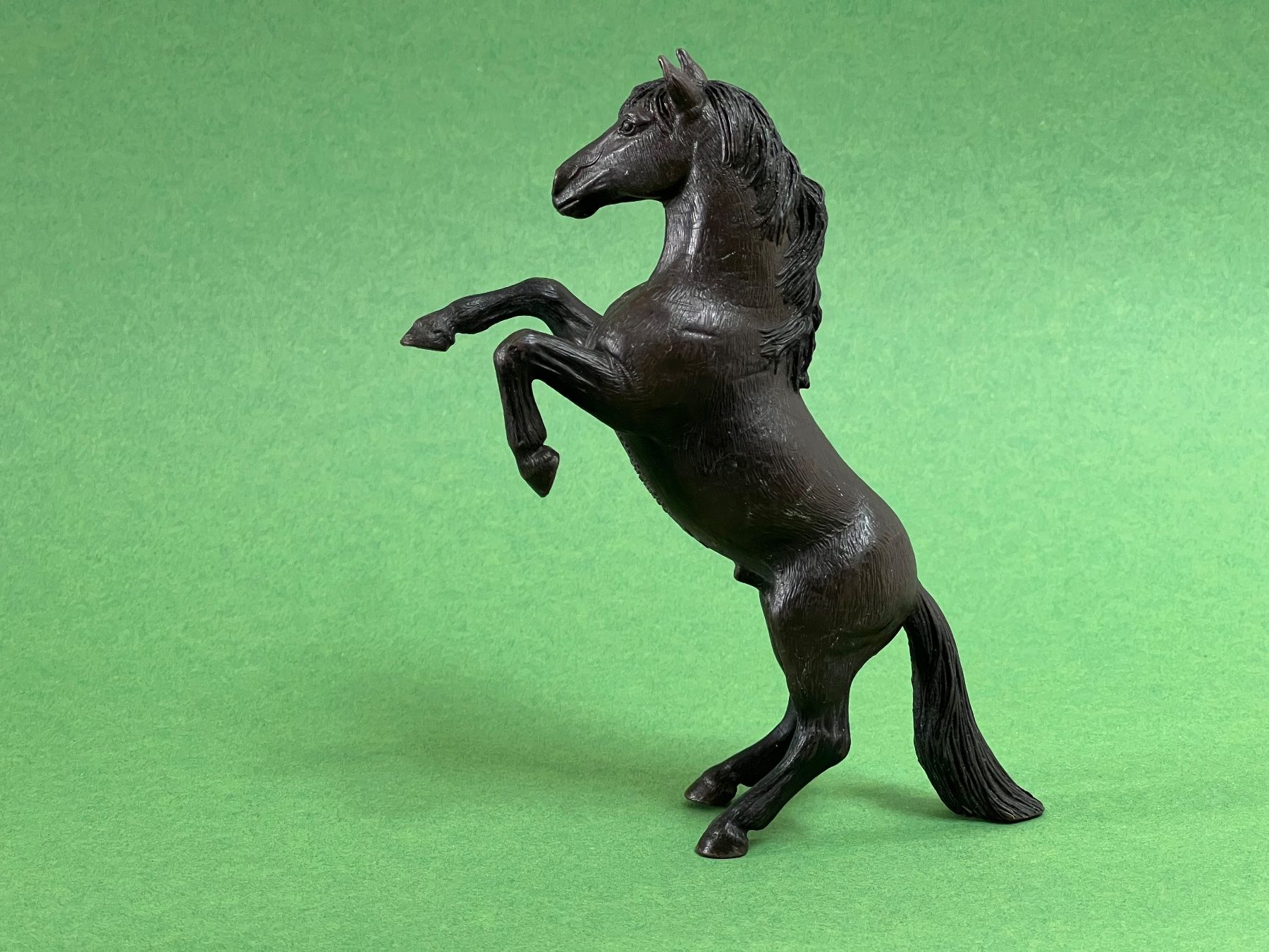 Schleich Figuren: 2 Schleich Mustang Hengst steigend Pferd – Gebraucht aus Ennetbaden von  2