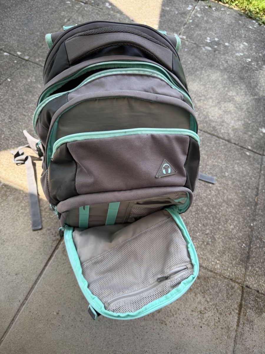 Satch Rucksäcke: Satch Schulsack grau/mint – Gebraucht aus Gattikon von Sunshine4. 1