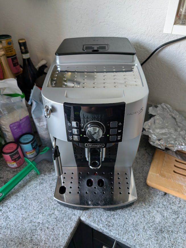 De'Longhi Kaffeemaschinen & Espressomaschinen: D'Longhi Manifica S Kaffeautomat – Gebraucht aus Therwil von bensotto 1