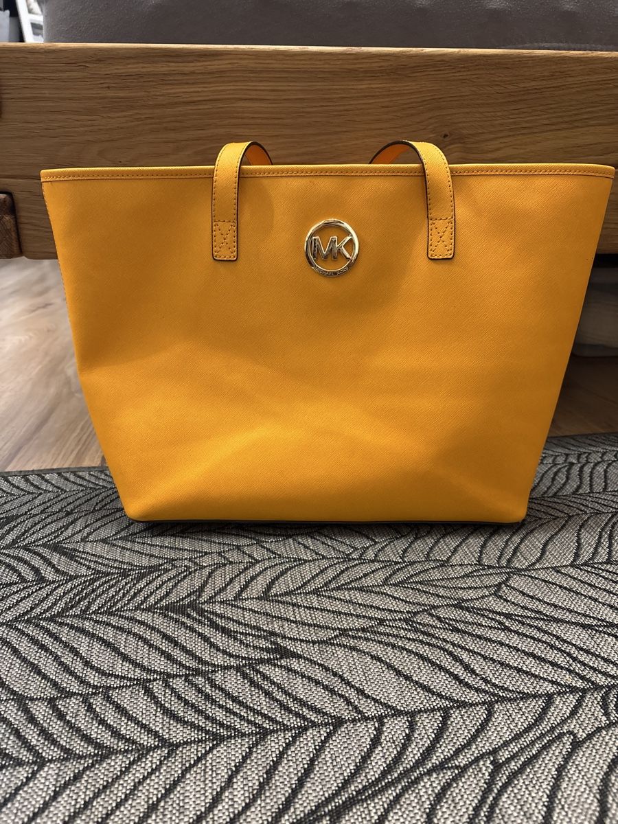 Michael Kors Borse da donna: Michael Kors Tasche, Sommer Gelb – Usato da Rothenthurm venduto da JasiG