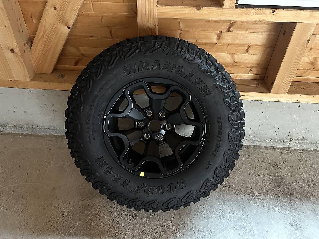 Pneumatici & Ruote complete: Dodge RAM TRX Komplettrad NEU – Usato da Escholzmatt venduto da schweizer007 4