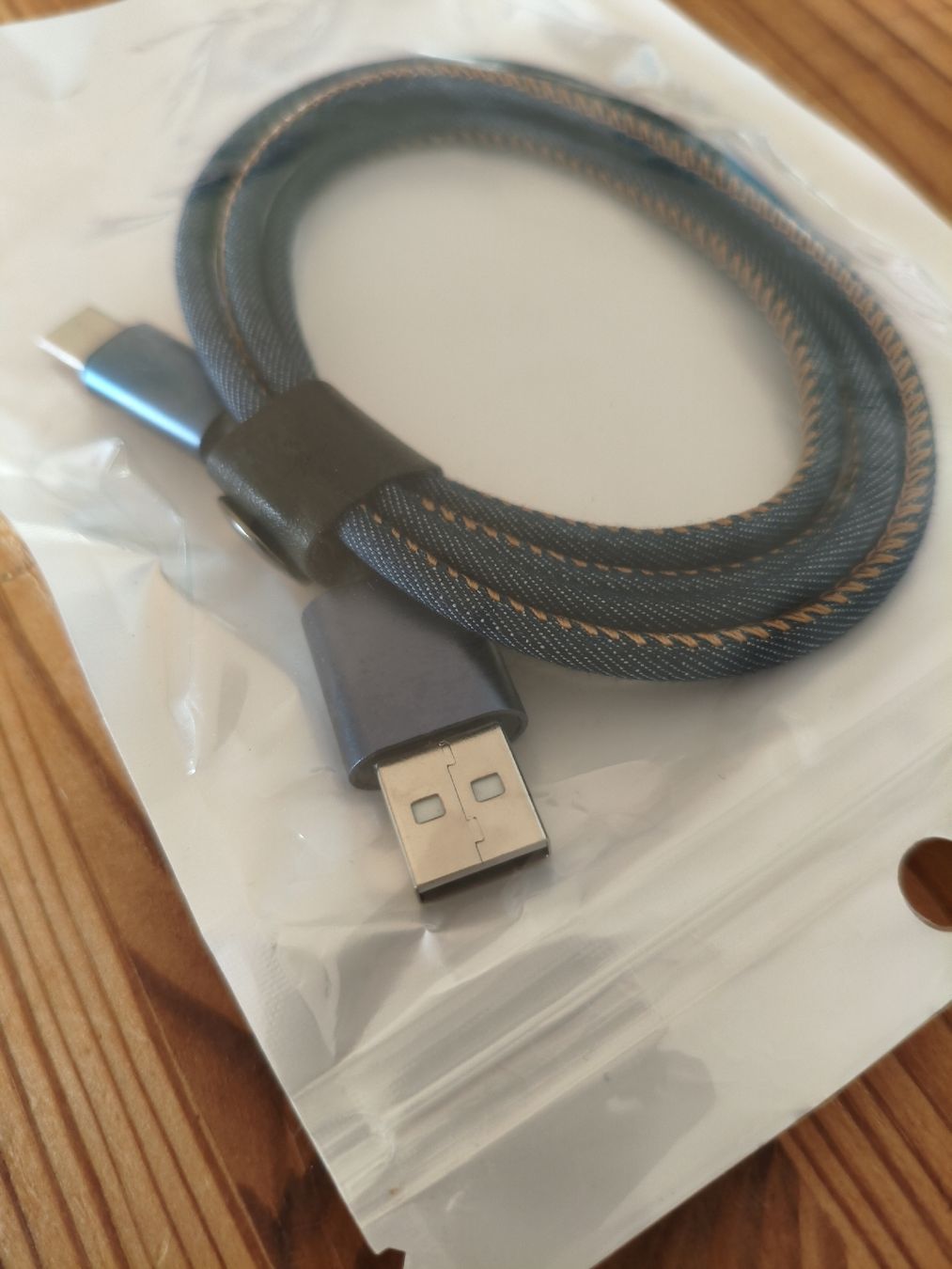 Cavi: USB Cable USB-A to USB-C fabric new – Nuovo e nell'imballaggio originale da Bern venduto da Janick1Spielmann 2