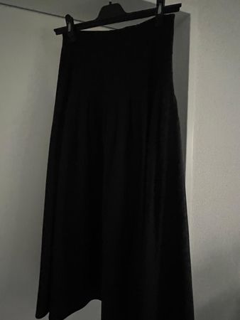 Massimo Dutti Schwarzer Faltenrock - midi skirt