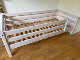 Kinderbett aus Holz weiss lackiert gebraucht guter Zustand