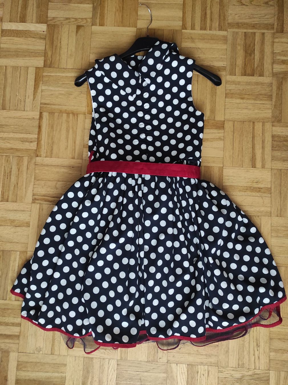 Vestiti & Gonne: Robe fille 8-9 ans 134 cm – Usato da Renens VD venduto da cla_7zv5 3