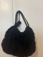 Handtasche mit schwarzem Fake Fell