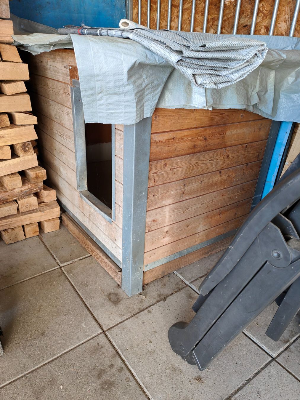 Liege- & Schlafplätze: Hundehütte Meiko – Gebraucht aus Recherswil von beawuethrich 2