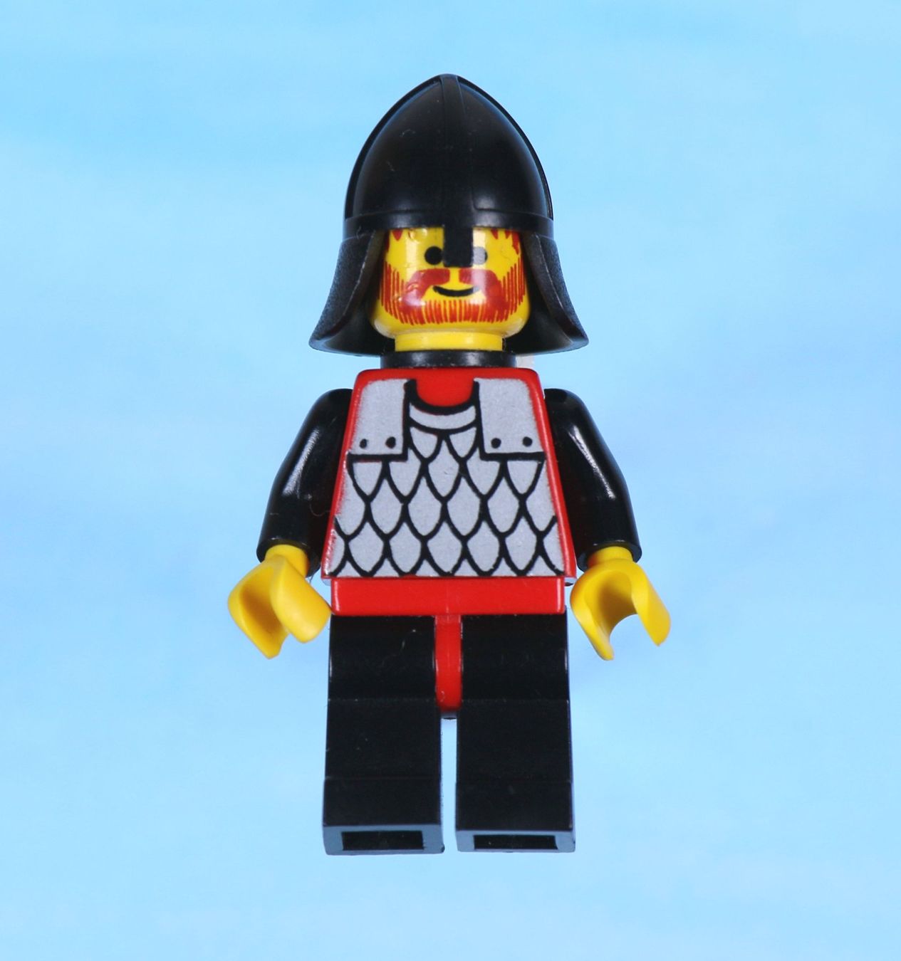 Lego Spielzeuge: LEGO Minifigur Scale Mail - Red with Black Arms – Gebraucht aus Hettlingen von Scholi99