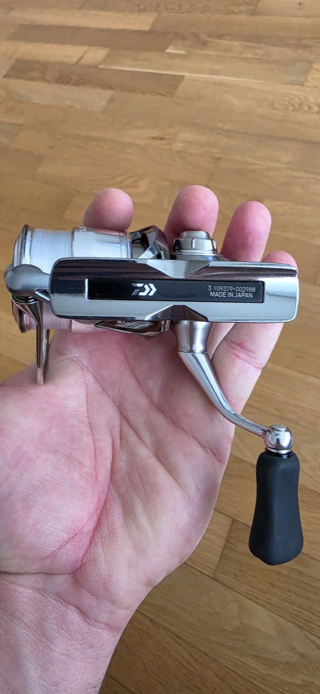 Daiwa Tamburi & Mulinelli: Daiwa EXIST LT 2000S-P – Nuovo (secondo la descrizione) da Alpnach Dorf venduto da Maksim777 2