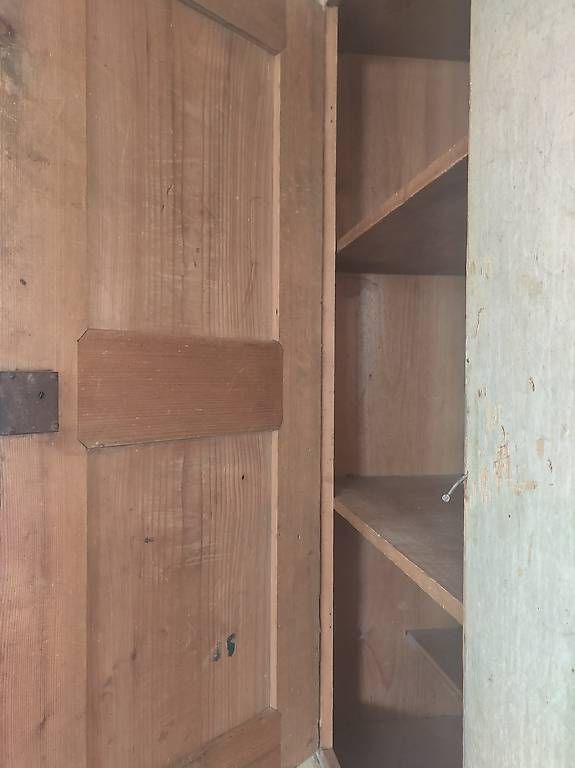 Cassettiere: Historische Holzkommode / Buffetschrank – Usato da Zürich venduto da Hoernli123 3