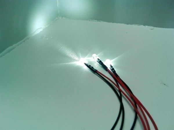 Componenti elettronici: Flacker-LED weiss 12V 5mm verkabelt – Nuovo (secondo la descrizione) da Luzern venduto da Salefactory 2
