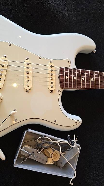 Instruments de musique: Fender Mexico Strat 2010 Custom Designed Barenuckel PU's – D'occasion à Malix par alex_ar 4