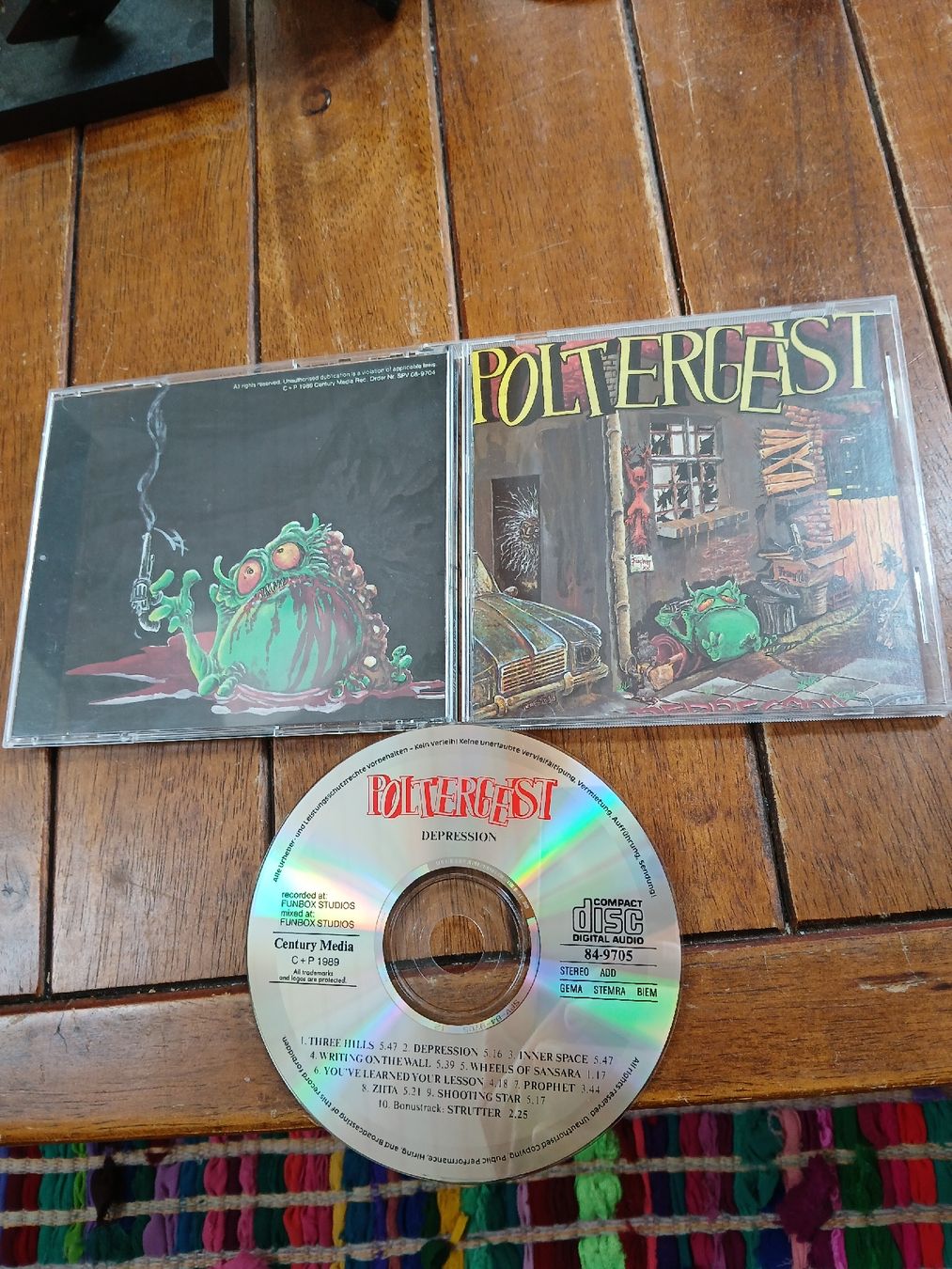 CD: poltergeist- depression – Usato da St-Cergue venduto da VeganWarrior