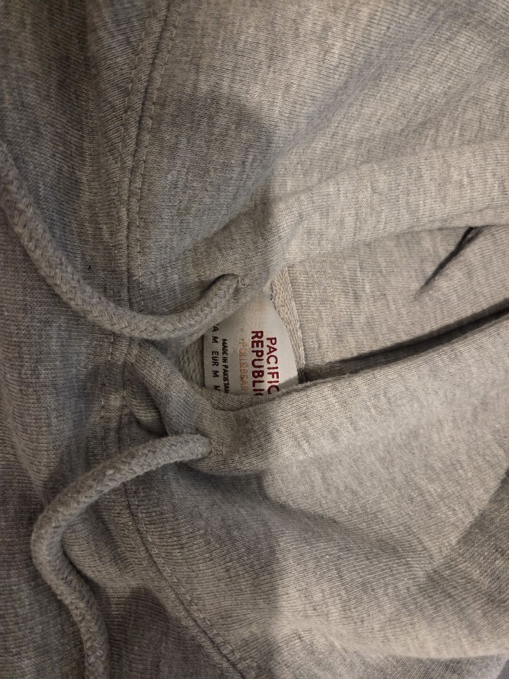 Pull&Bear Maglioni & Felpe: Hoodie grau Pull&Bear Grösse M – Usato da Bonstetten venduto da atiale 2