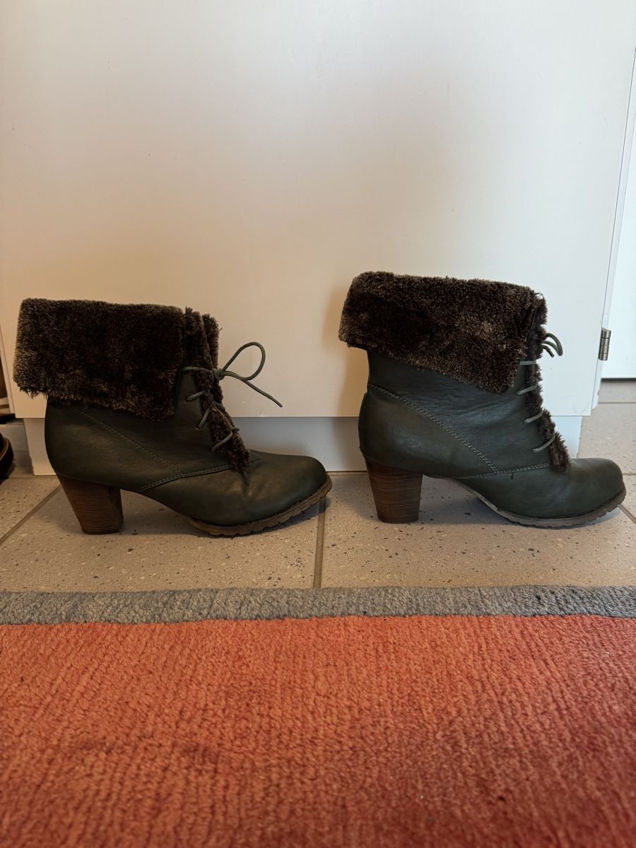 Damenschuhe: Leder Stiefel mit Absatz und Fell – Gebraucht aus Aesch BL von comven 2