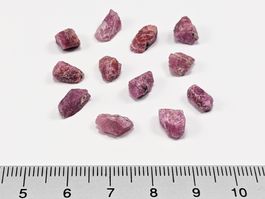 Rubin roh ca.8mm, 12Stk.  22.50ct