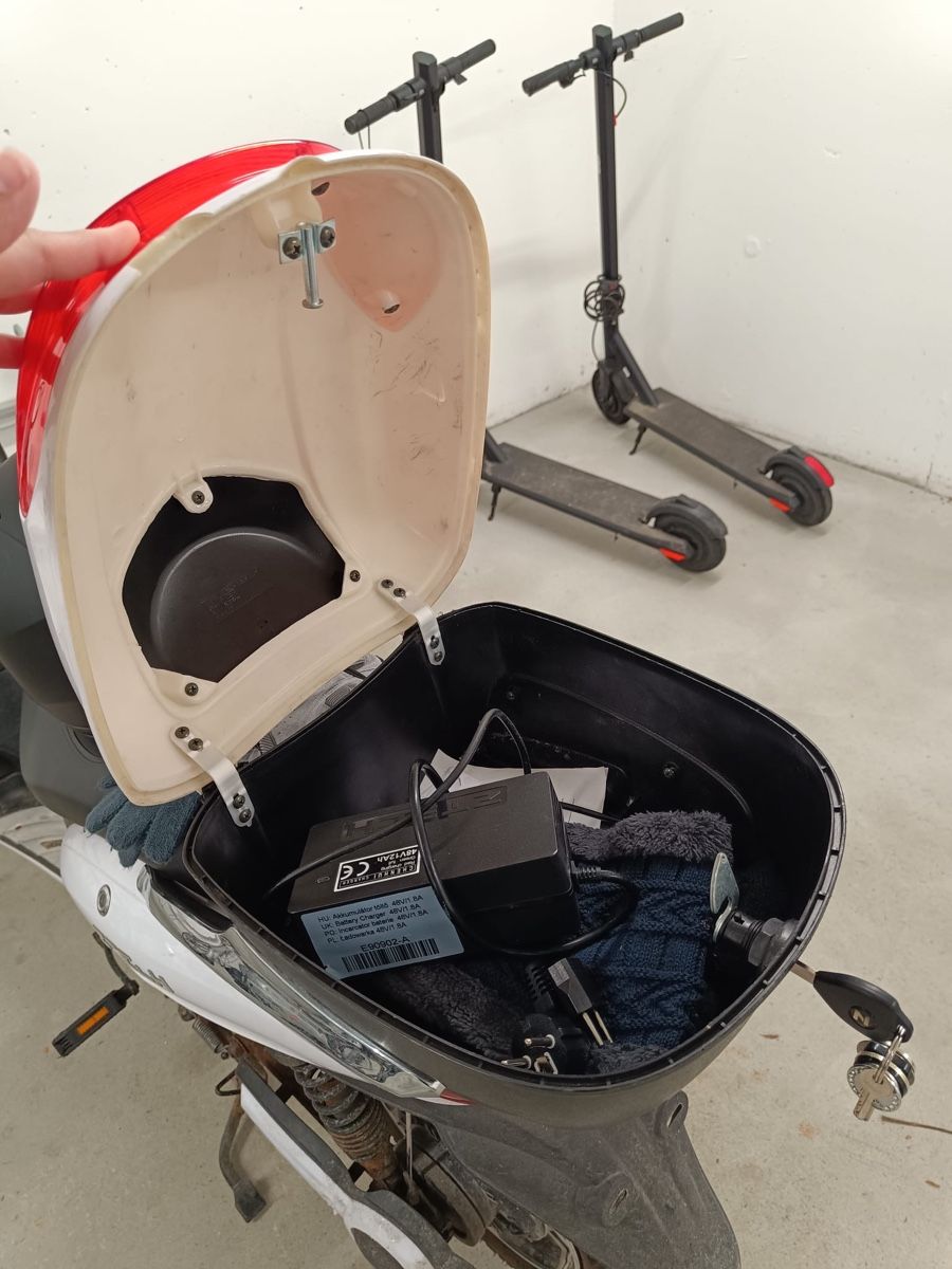 Elektromobile: Elektroroller ZTECH weiss mit Topcase – Gebraucht aus Honau von joa_gmw6 1
