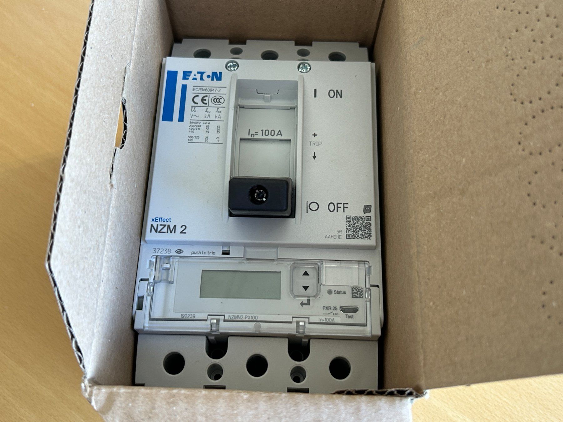 Eaton Interruttori: EATON Schalter NEU / OVP – Nuovo e nell'imballaggio originale da Zofingen venduto da Maschinenfabrik