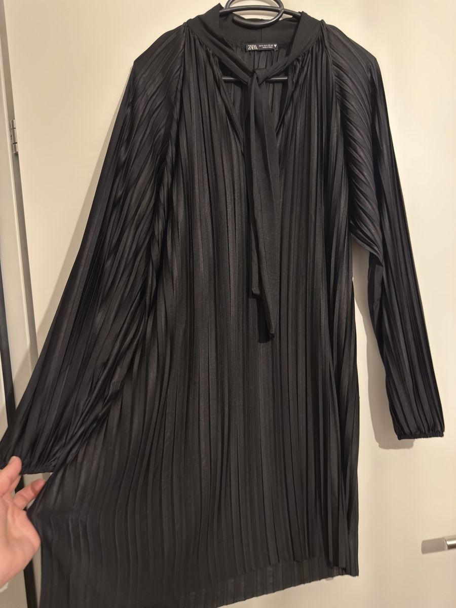 Zara Vestiti: ZARA Kleid schwarz Faltenstoff – Usato da Brüttisellen venduto da J.M03 2