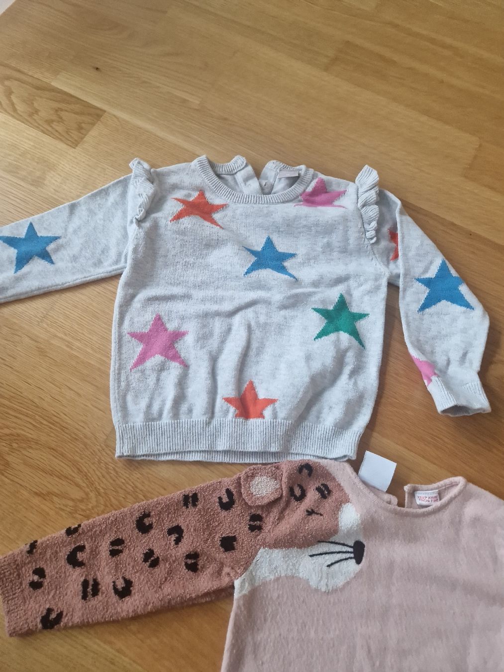 Lotti & Set di vestiti: 2 Pullover - Gr 86 - Zara & Smile - Aufdruck – Usato da Reinach BL venduto da Dschinni80 2