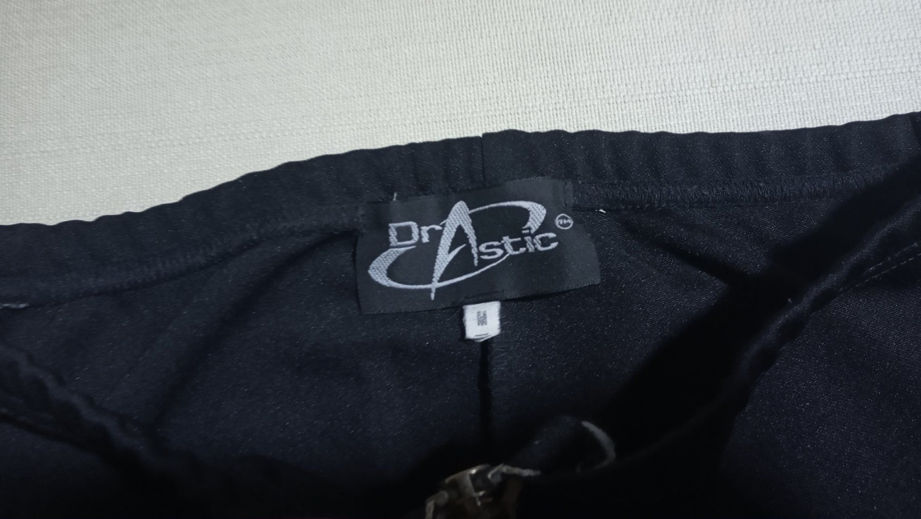 Pantaloni: Y2K Designer Hose mit Reissverschluss Dr Astic M Techno – Usato da St. Gallen venduto da Hereplaysmusic 3