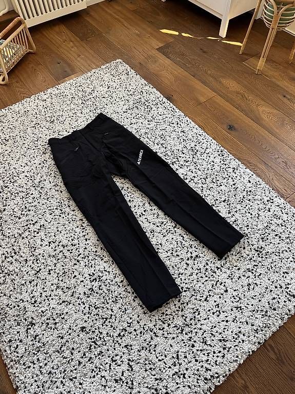 Hosen: adidas Terrex Techrock Brushed Softshell Pants – Gebraucht aus Wädenswil von Valentinooo28