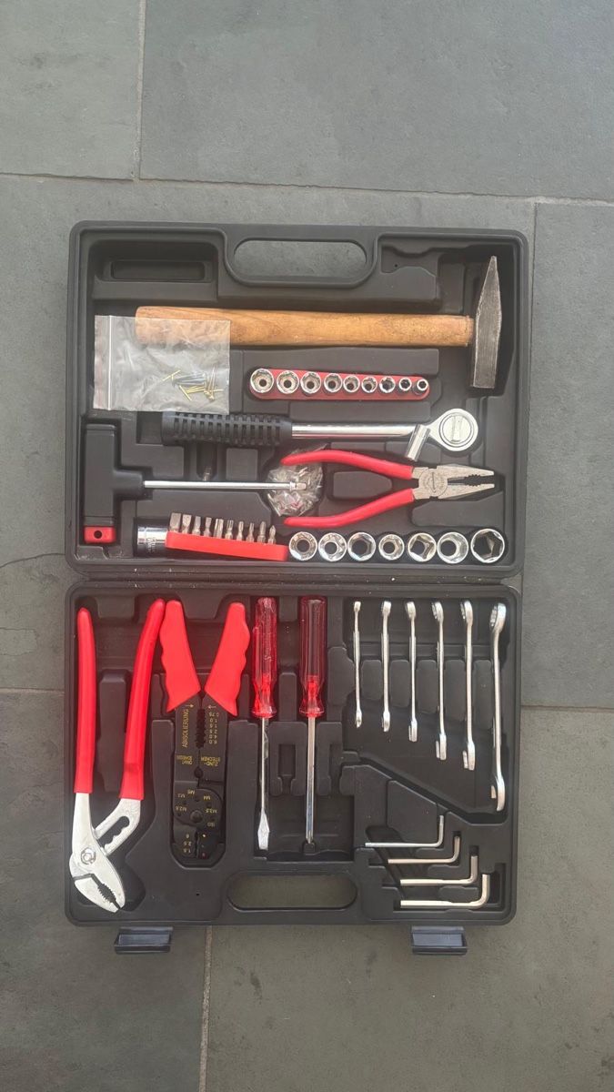 Tutti gli attrezzi: Werkzeugkoffer mit Handwerkzeug, gebraucht – Usato da Zürich venduto da Lucas_000