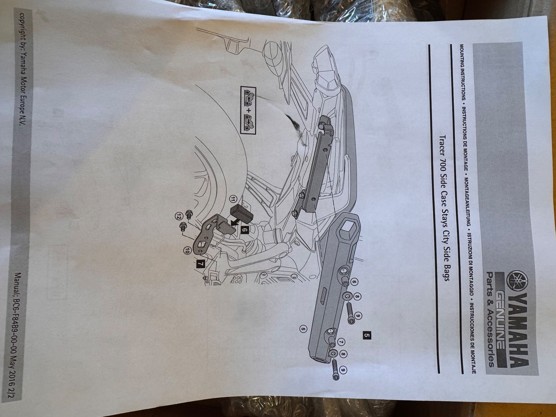 Yamaha Topcase: SYSTÈME DE FIXATION POUR VALISES LATÉRALES CITY DE 20 LITRES – Usato da Bulle venduto da Leo1202 2