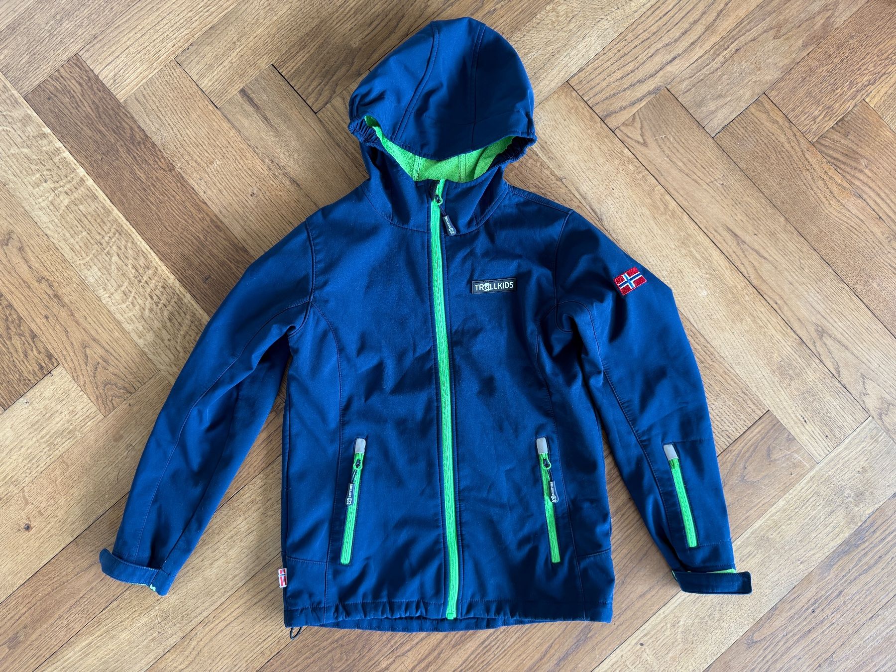 Trollkids Giacche & Cappotti: Trollkids Soft Shell Jacke Softshell 152 Waldkindergarten – Usato da Ennetbaden venduto da mapa05