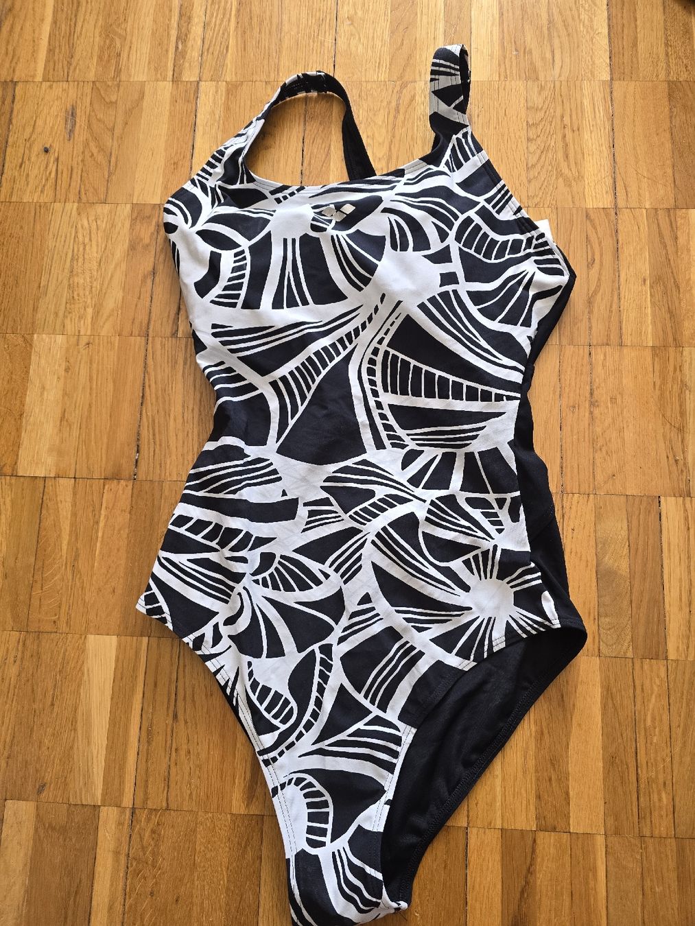 Arena Neuf t.40 (Neuf avec emballage d'origine) à Saint-Cergue pour CHF ...