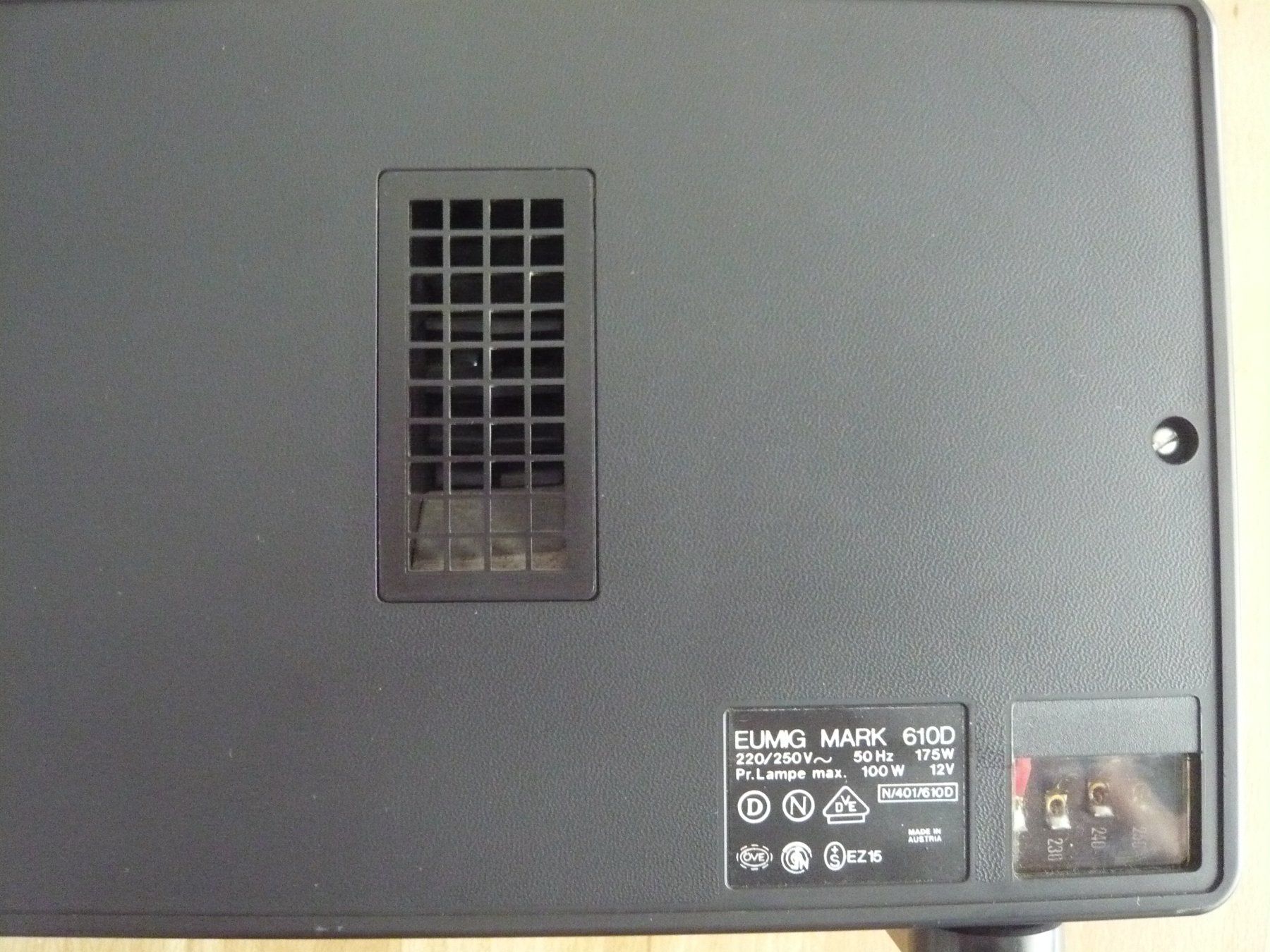 Home Cinema: Eumig MARK 610D Stummfilmprojektor – Usato da Winterthur venduto da Cajun 3