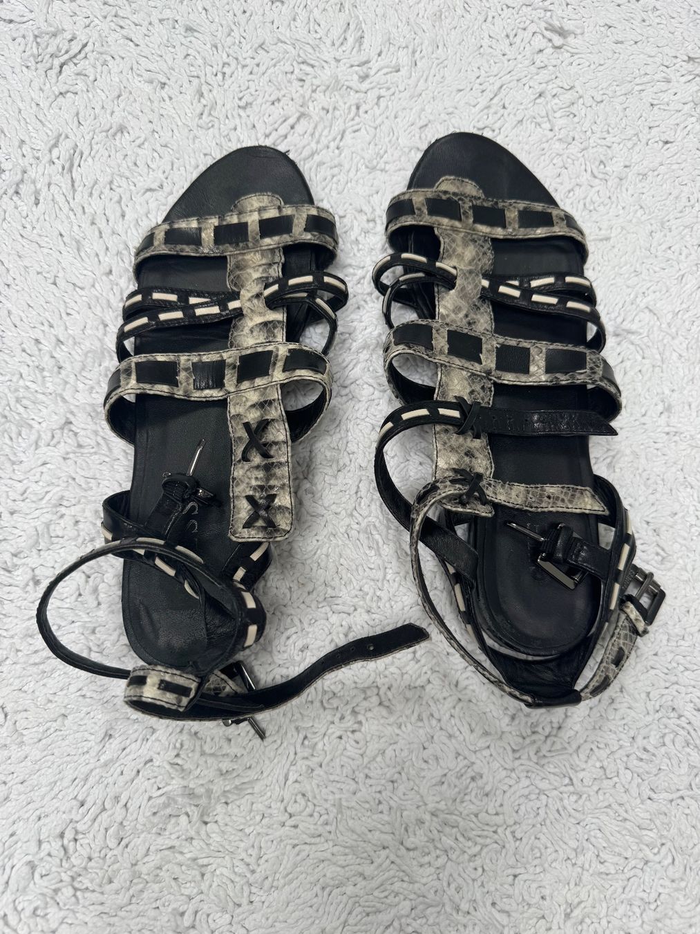 Guess Scarpe da donna: Guess Sandalen Gr. 38 – Usato da Urdorf venduto da roses202
