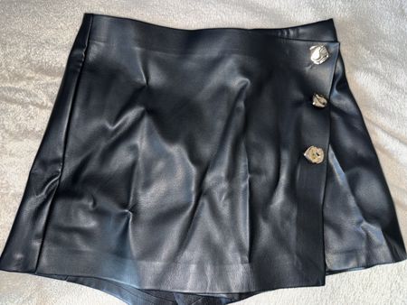 Amisu Kunstleder Skort schwarz Grösse 38 gut erhalten