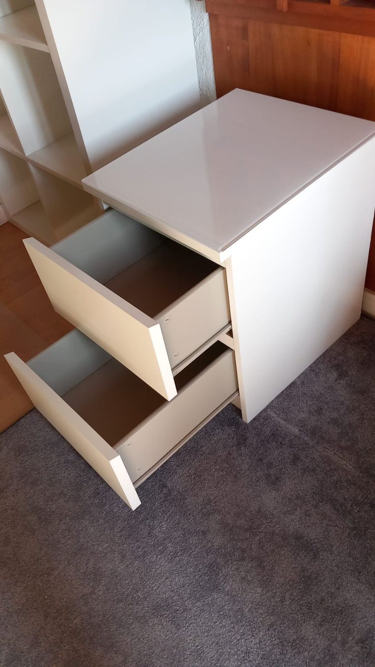 Ikea Comodini: Schubladenmöbel Nachttisch Malm/IKEA mit Glasplatte – Usato da Pieterlen venduto da xernice 2