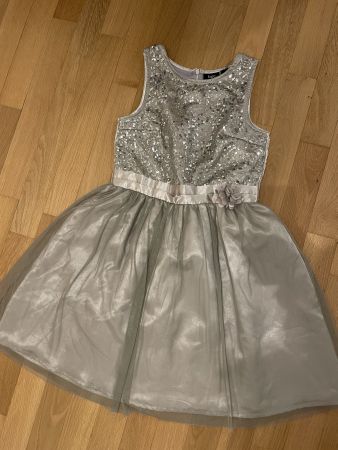 Mädchenkleid mit Pailletten