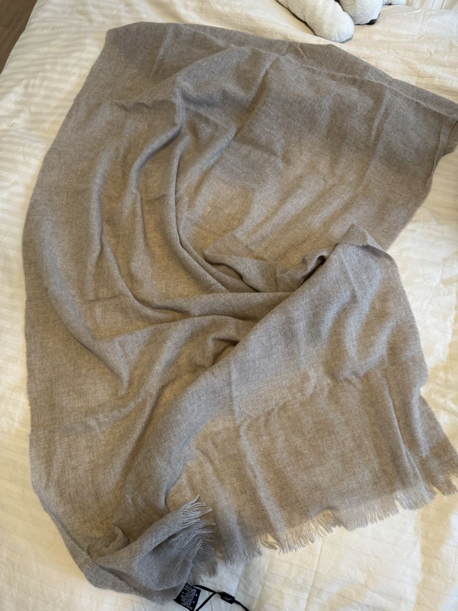 Foulard & Sciarpe: Ramune Piekautaite 100% Cashmere Scarf – Nuovo e nell'imballaggio originale da Zürich venduto da llor.dell