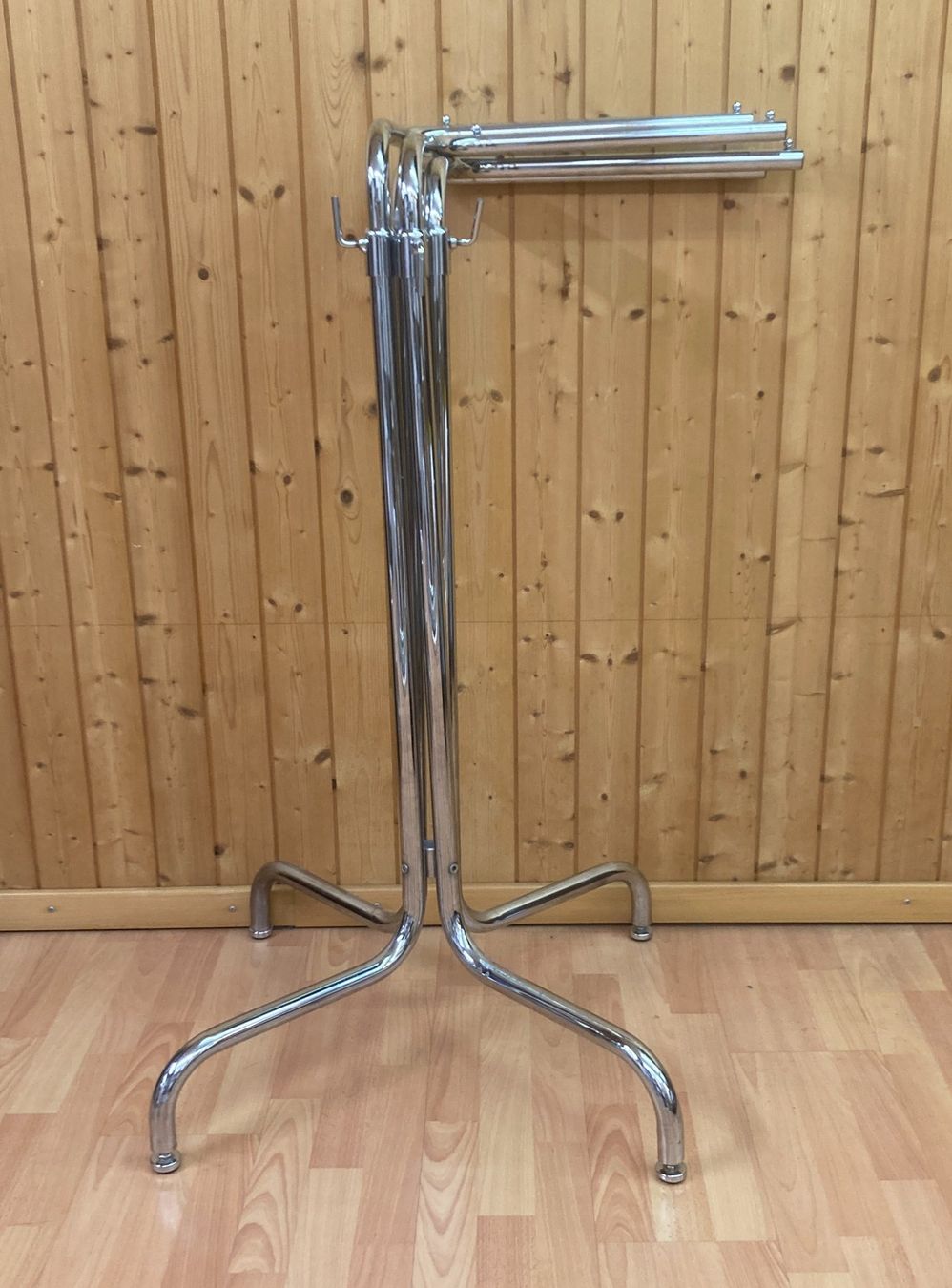 Porte manteau: Kleiderständer 4-Arm, Chromstahl – D'occasion à Langnau i. E. par flexibus77 2