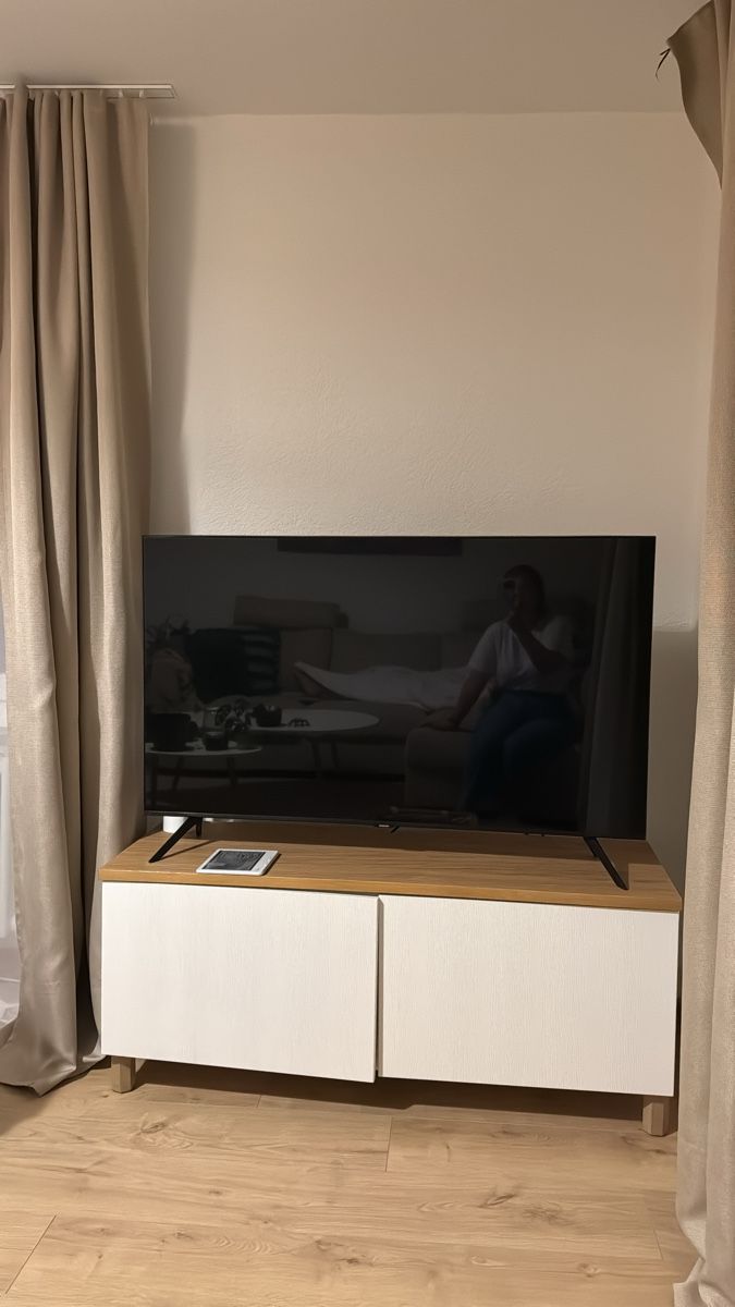 Cassettiere: Meuble télévision / TV Tisch – Usato da Belmont-Lausanne venduto da Michelle_Srdr_