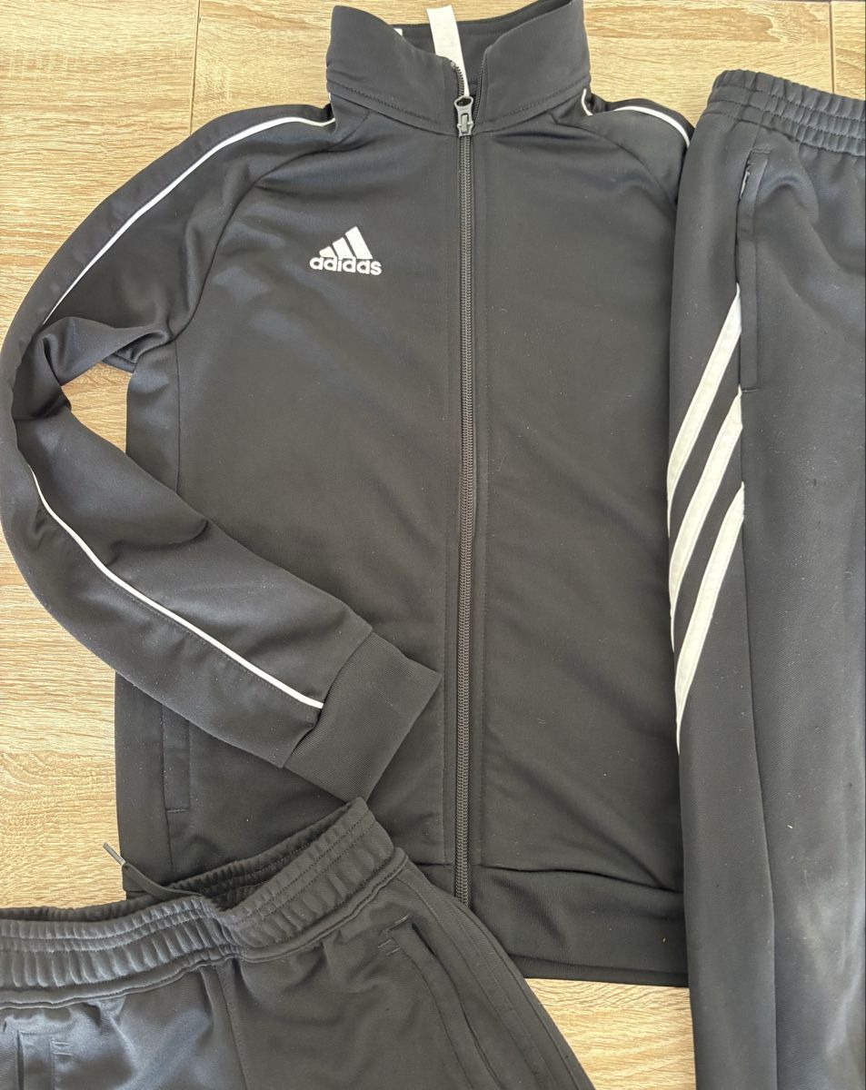 Adidas Lotti & Set di vestiti: Adidas Trainerset Gr 128 – Usato da Ebikon venduto da Regipe 1