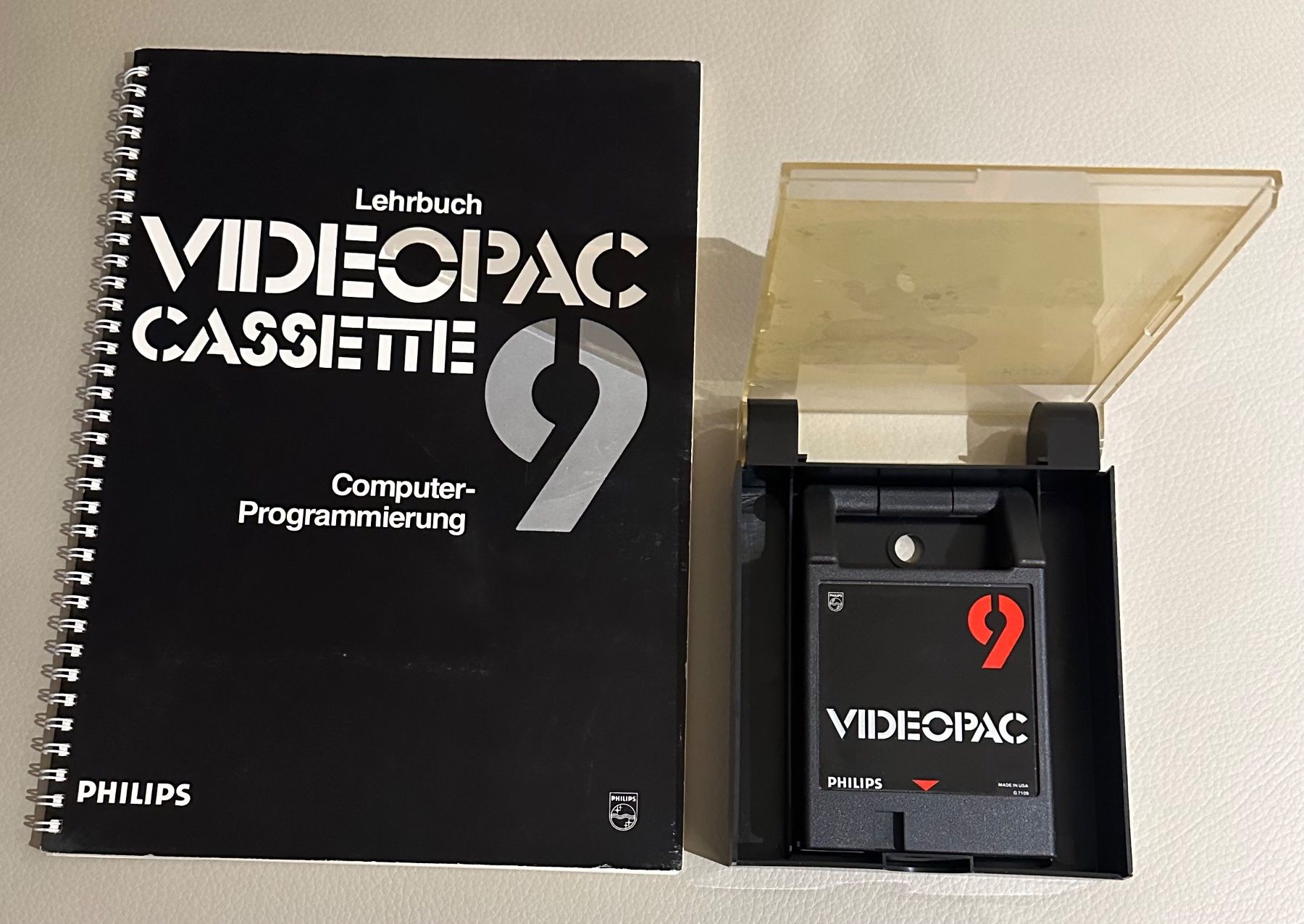 Philips Konsolen: Philips Videopac 9 Display Command + Lehrbuch – Gebraucht aus Kestenholz von Matti_10